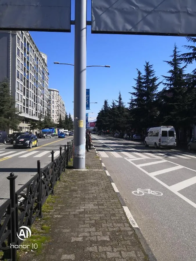 Lovely Apartment In City Center バトゥーミ